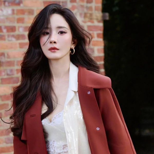 Popular photo full of fans’ love for Yang Mi