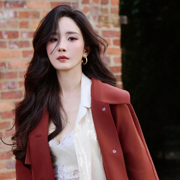 Popular photo full of fans’ love for Yang Mi