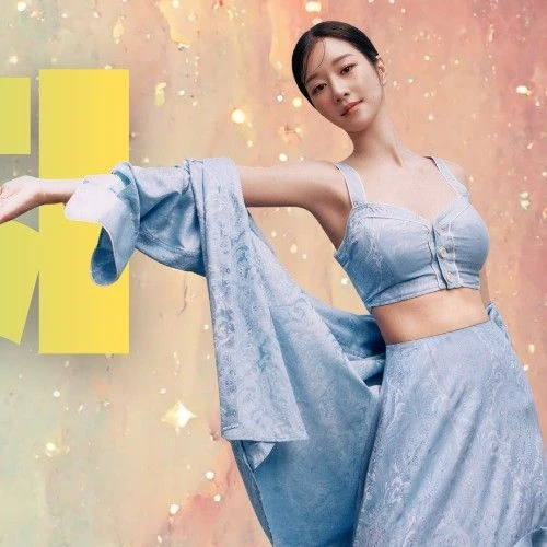 Popular photo full of fans’ love for Seo Yeaji