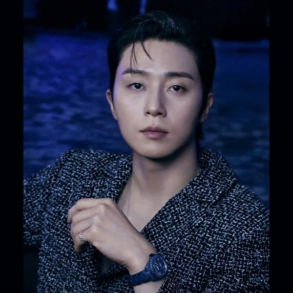 Popular photo full of fans’ love for Park Seojoon
