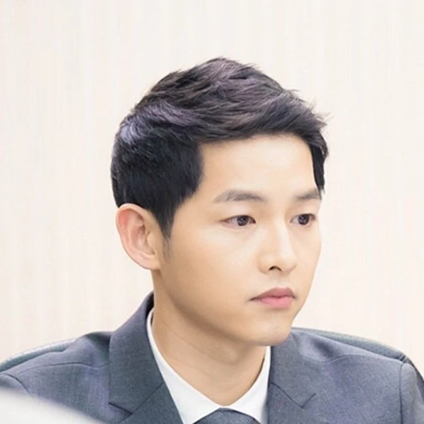 Penampilan Song Joongki yang paling disukai hari ini