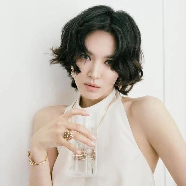 Popular photo full of fans’ love for Song Hyekyo