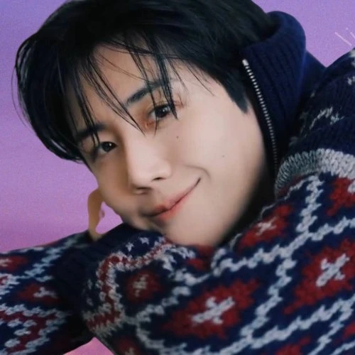 Today’s standout profile photo of Kim Seonho on Choeaedol Celeb