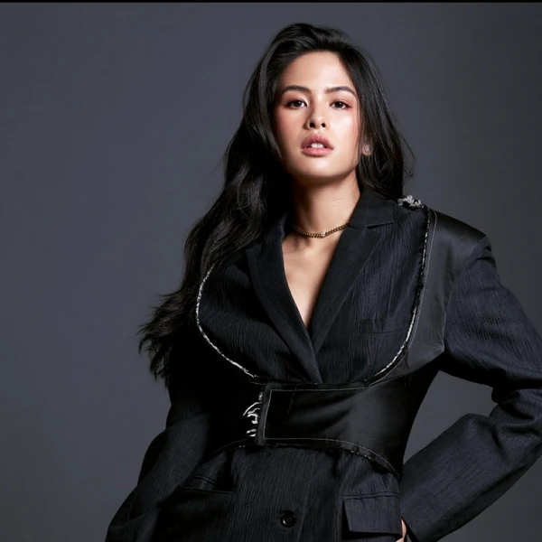 Popular photo full of fans’ love for Maudy Ayunda