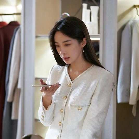 The most loved look of Lee Chungah today