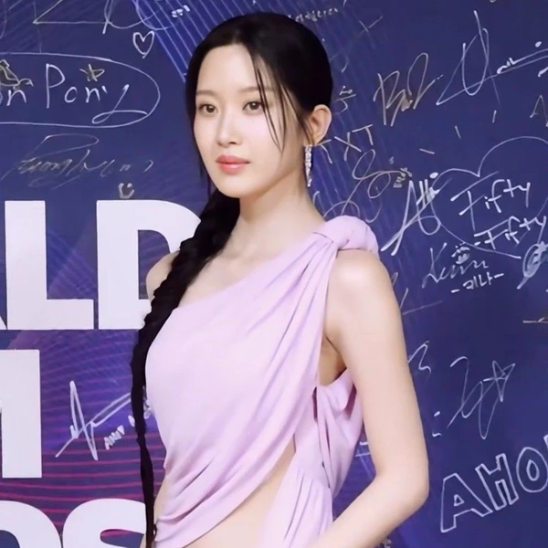 Popular photo full of fans’ love for Mun Kayoung