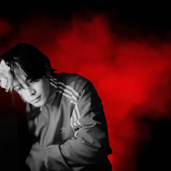 Popular photo full of fans’ love for Joong Archen Aydin