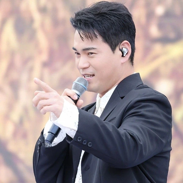 Popular photo full of fans’ love for Lee Jung