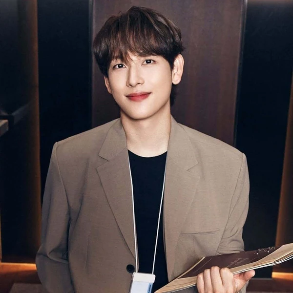 The most loved look of Yim Siwan today