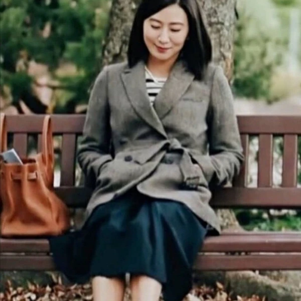 Popular photo full of fans’ love for Kim Heeae