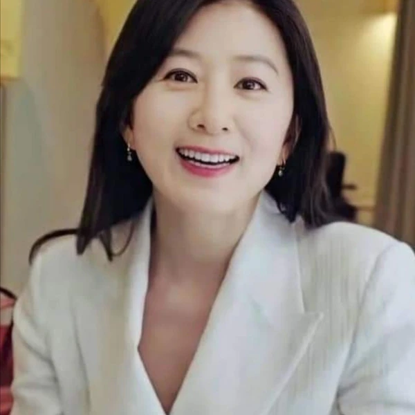The most loved look of Kim Heeae today