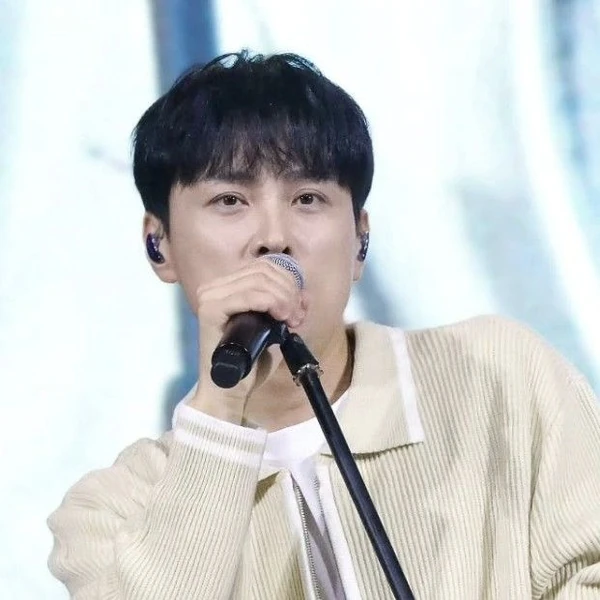 The most loved look of Min Kyunghoon today