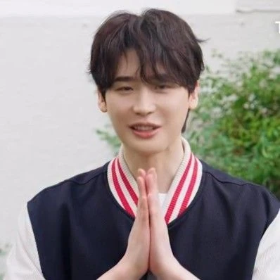 The most loved look of Lee Jongsuk today