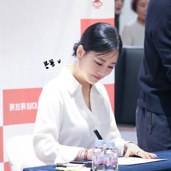 The most loved look of Jang Yoonjeong today