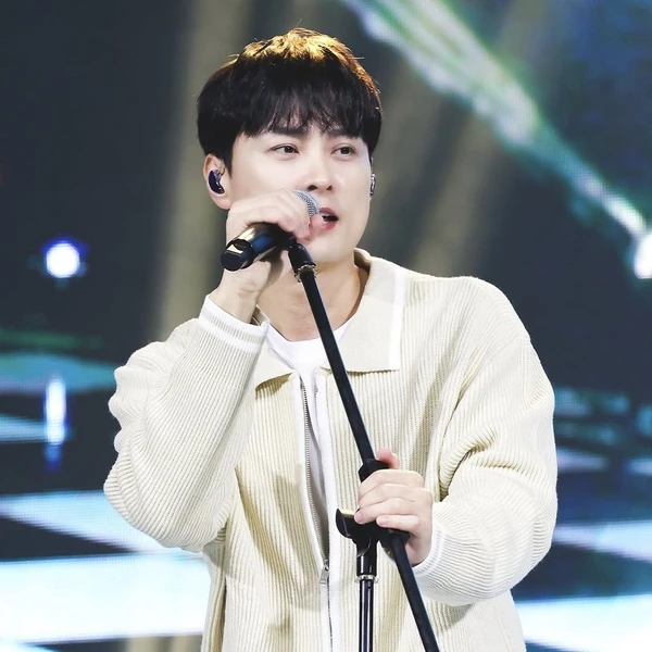 The most loved look of Min Kyunghoon today