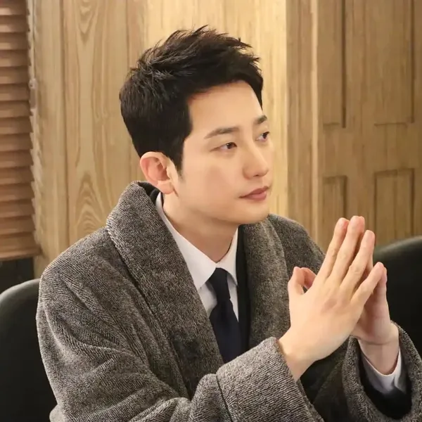 The most loved look of Park Sihoo today