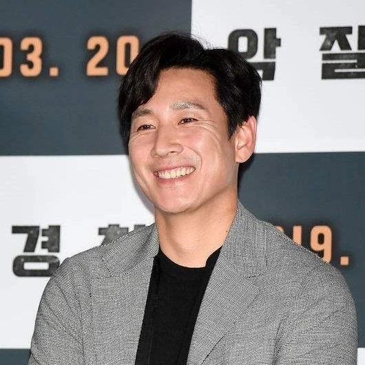 The most loved look of Lee Sunkyun today