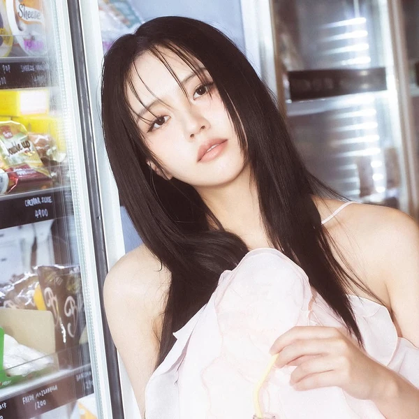Popular photo full of fans’ love for Kim Sohyun