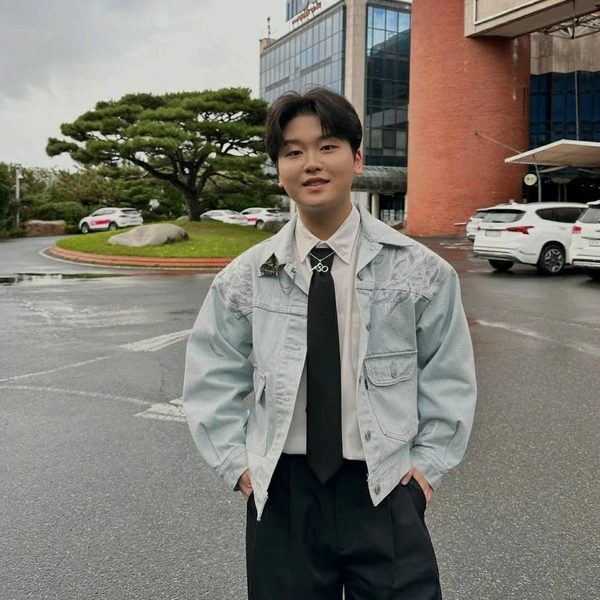 Popular photo full of fans’ love for Park Sungon