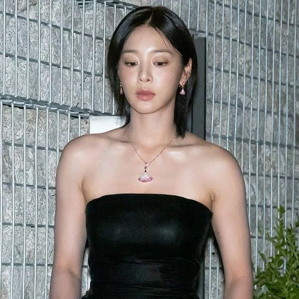 The most loved look of Seol Inah today