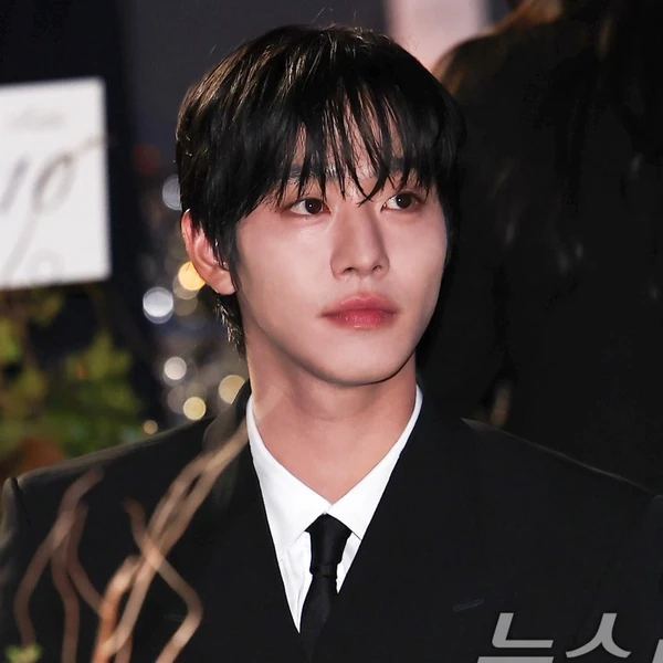 The most loved look of Ahn Hyoseop today
