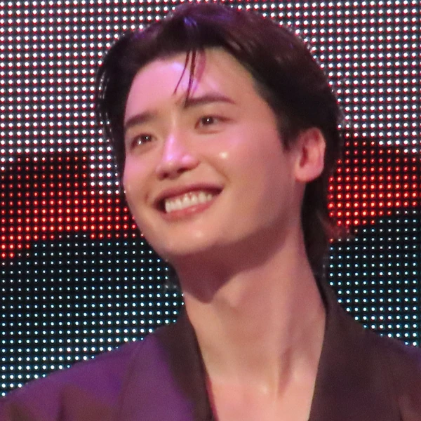 The most loved look of Lee Jongsuk today