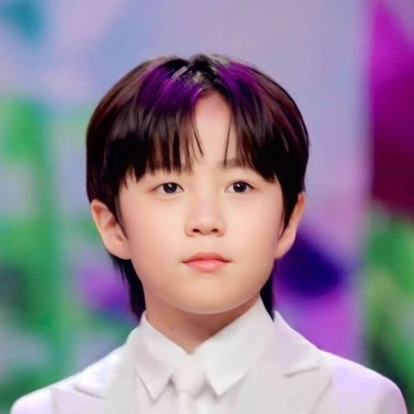 今天最受喜愛的You Jiwoo模樣