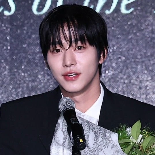 Popular photo full of fans’ love for Ahn Hyoseop