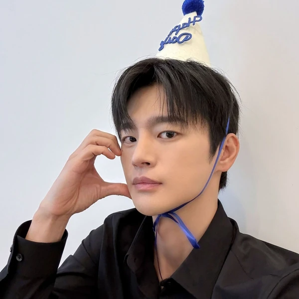 The most loved look of Seo Inguk today