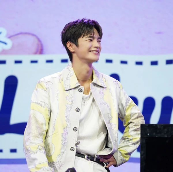 The most loved look of Seo Inguk today