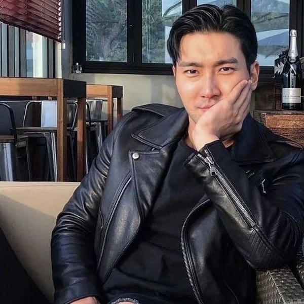 The most loved look of Choi Siwon today