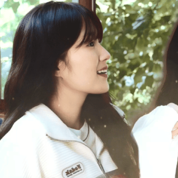 Today’s standout profile photo of Kim Hyeyoon on Choeaedol Celeb