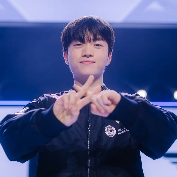 今天在Choeaedol Celeb中最闪耀的Keria代表照片
