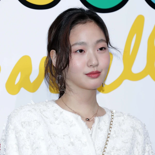Foto populer Kim Goeun yang penuh cinta dari penggemar