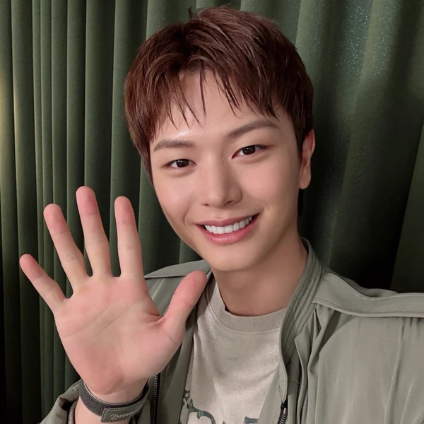 The most loved look of Yook Sungjae today
