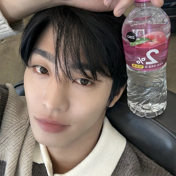 Popular photo full of fans’ love for Ahn Hyoseop