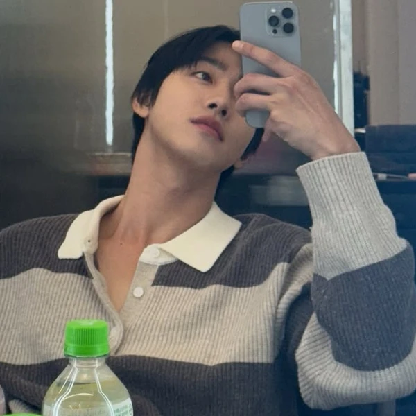 Popular photo full of fans’ love for Ahn Hyoseop