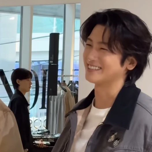 The most loved look of Park Hyungsik today