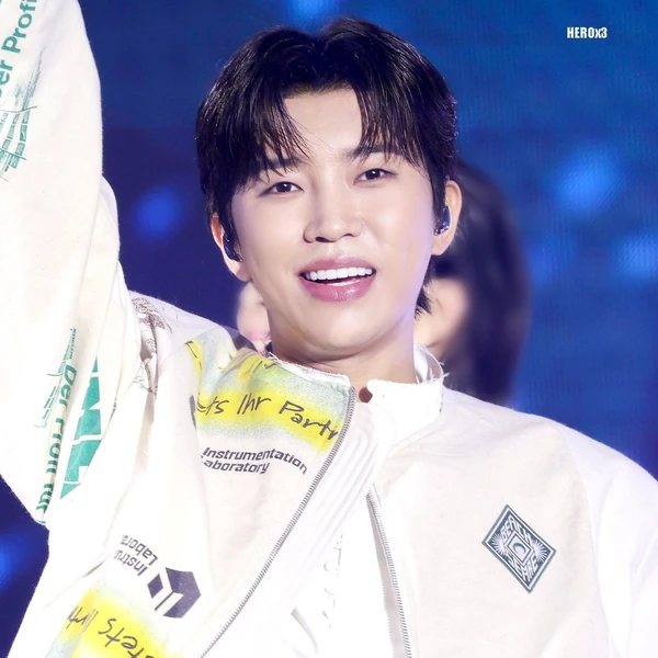 Popular photo full of fans’ love for Lim Youngwoong