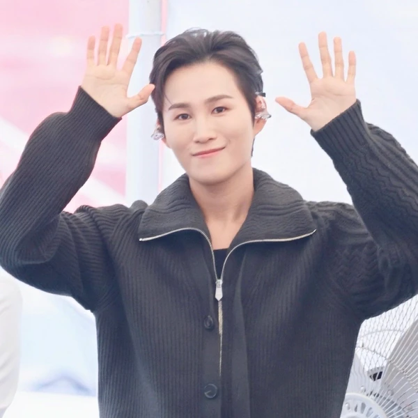 The most loved look of Kim Heejae today