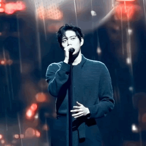 Popular photo full of fans’ love for Kim Youngdae