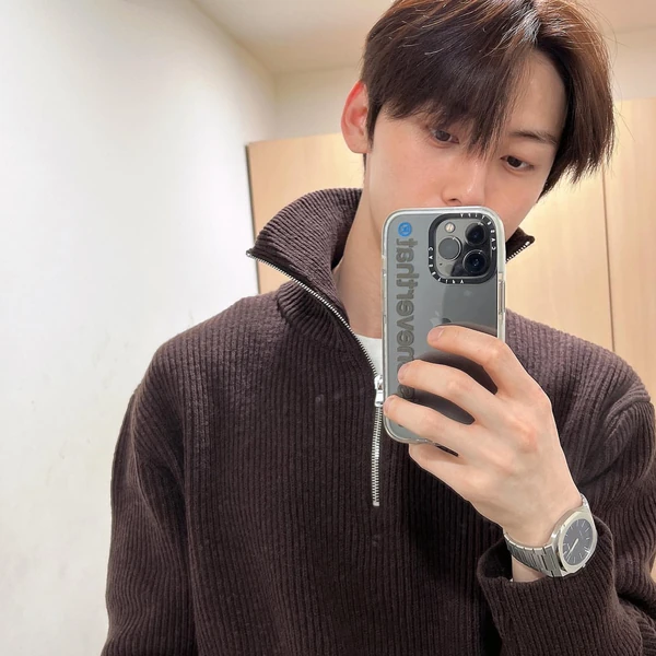 The most loved look of Hwang Minhyun today