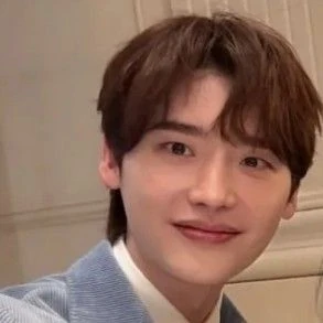 Popular photo full of fans’ love for Lee Jongsuk