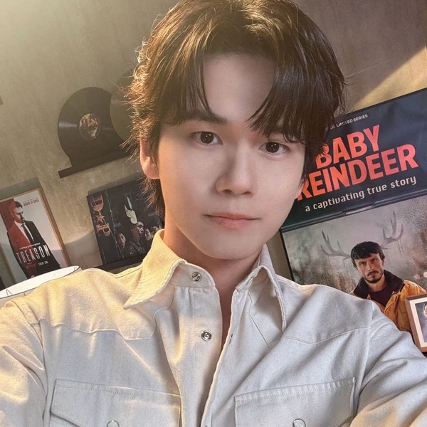 The most loved look of Ong Seongwu today