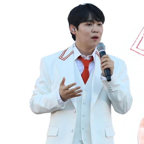 The most loved look of Jinuk today
