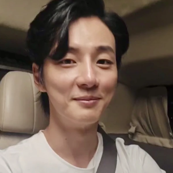 Popular photo full of fans’ love for Yoon Shiyoon
