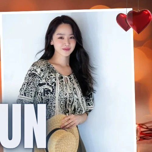 The most loved look of Shin Haesun today