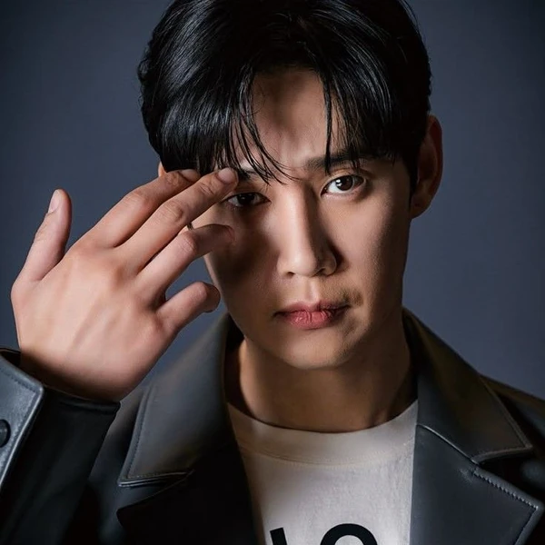 Popular photo full of fans’ love for Park Sunghoon