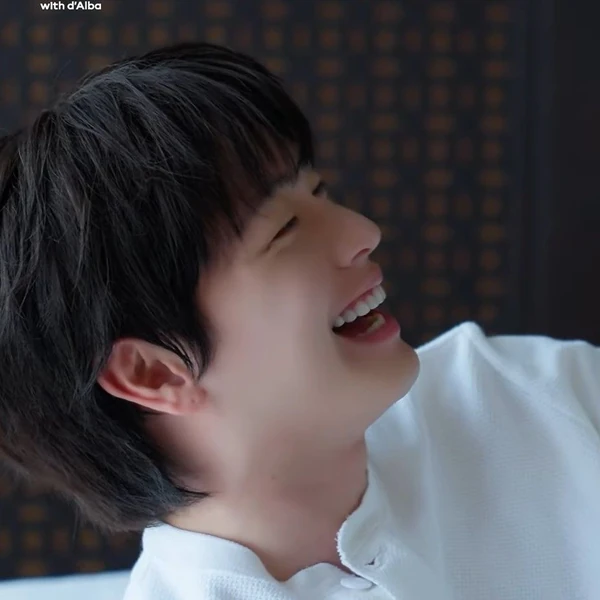 The most loved look of Yook Sungjae today