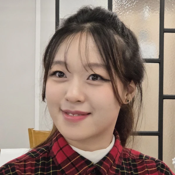 The most loved look of Chae Suhyeon today